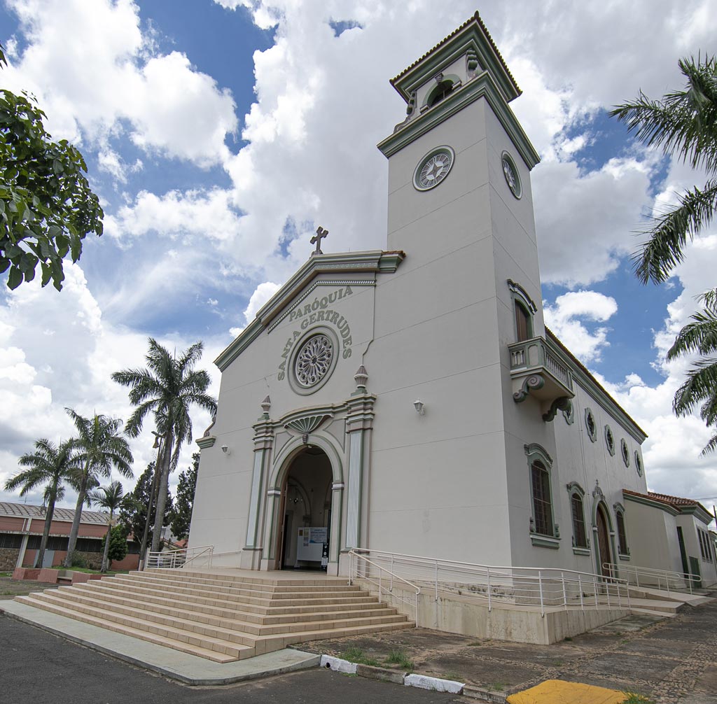 Igreja Matriz Santa Gertrudes em Cosmópolis